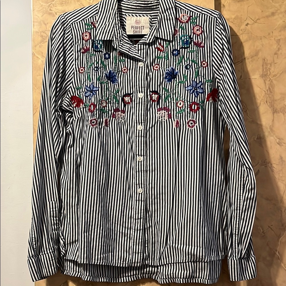 SO Womens Embroidered Perfect Shirt Size Small Black Stripes Floral Long Sleeve